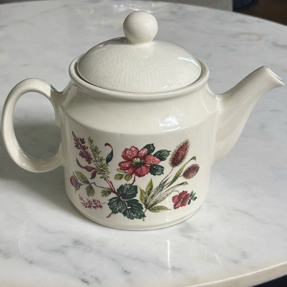 Vintage Sadler, England floral ceramic teapot with lid in Hedgerow pattern - Picture 2 of 8